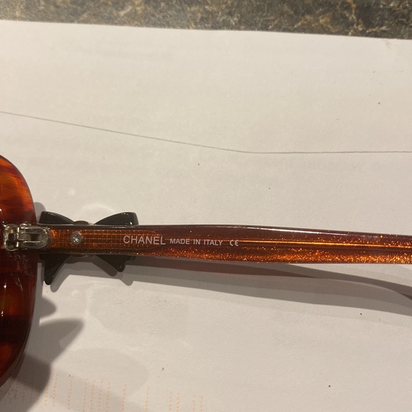 Chanel bow sunglasses - Picture 3 of 3